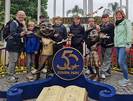Gruppenfoto Europapark SchülerInnen und Lehrkräfte